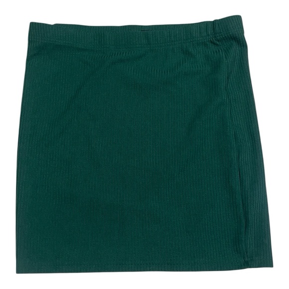 SHEIN Green Rib Mini Skirt. - Picture 2 of 4